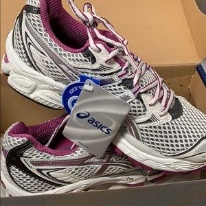 NWT ASICS Gel Cumulus 12